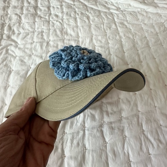 Beige Cap with Blue Crochet Flower NWOT - Picture 5 of 5